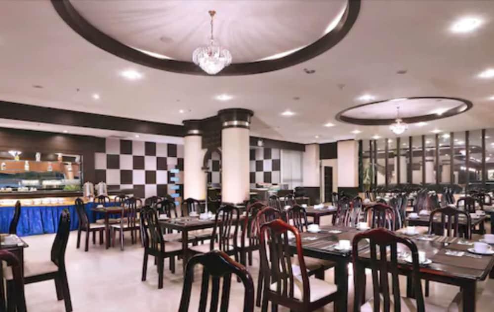 Aston Karimun City Hotel Танджунг-Балай-Каримун Экстерьер фото