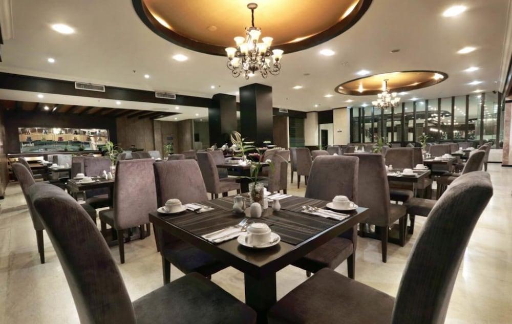 Aston Karimun City Hotel Танджунг-Балай-Каримун Экстерьер фото