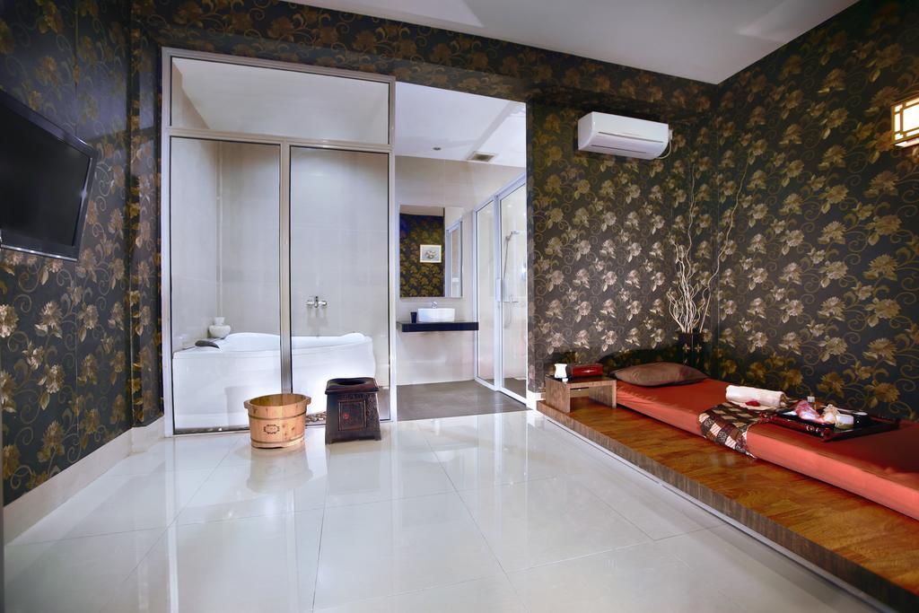 Aston Karimun City Hotel Танджунг-Балай-Каримун Экстерьер фото
