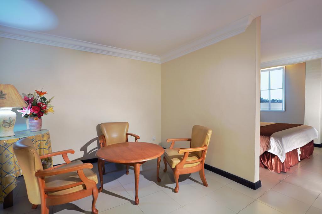 Aston Karimun City Hotel Танджунг-Балай-Каримун Экстерьер фото